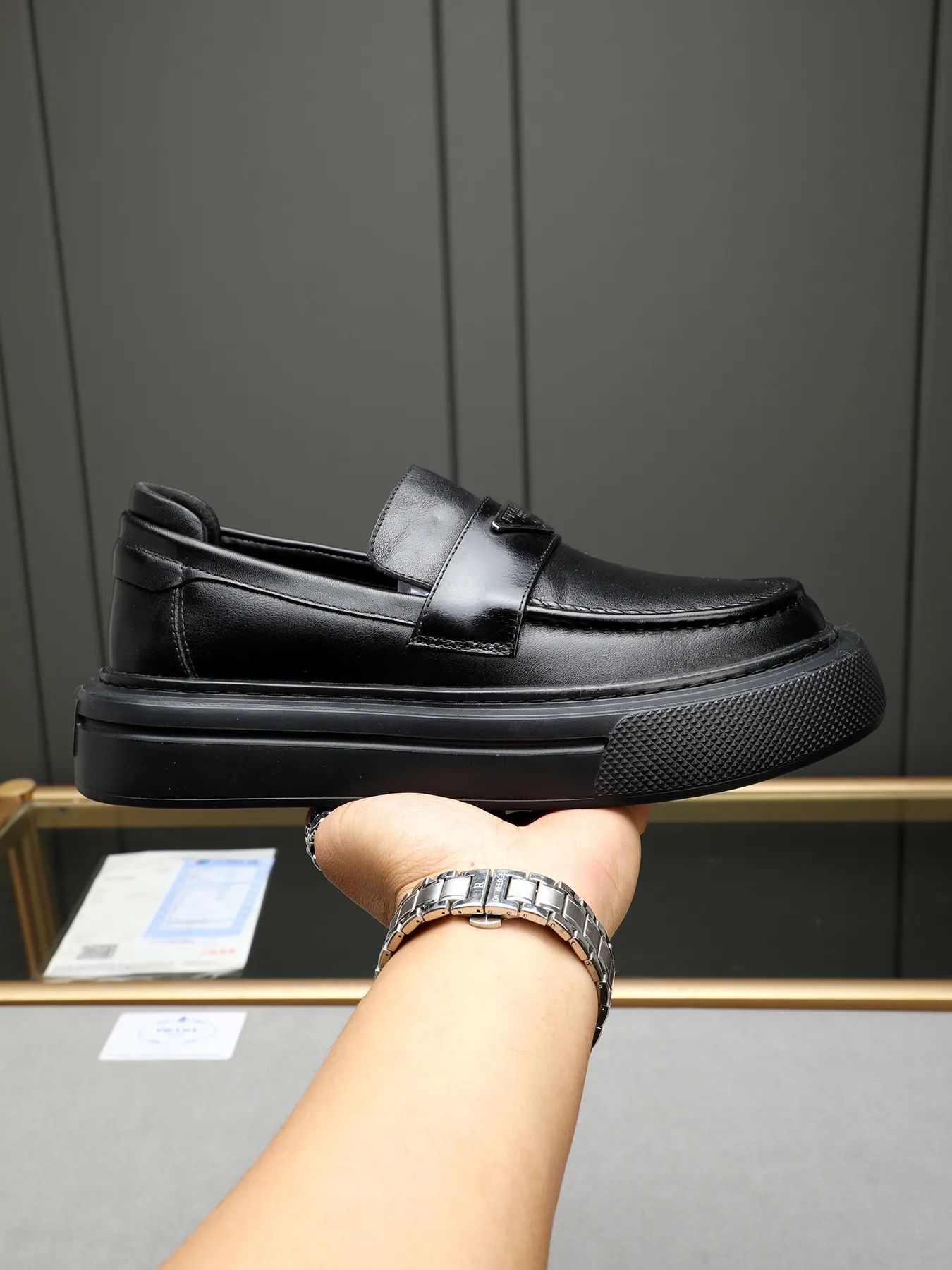 Men's Men's Shoes 💰500 Prada/Prada Men's new casual shoes, this upper is made of imported calfskin + sheep lining! The outsole is made of non-slip foam outsole, which feels good on your feet and is a fashionable and stylish item!  Size: 38-44 (45 customized)